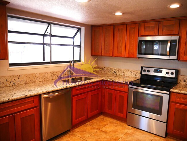 Building Photo - Remodeled 3 Bed 2 Bath 1,595 Sq Ft Fair Oaks Home