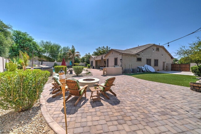 Building Photo - 4221 S Danyell Dr