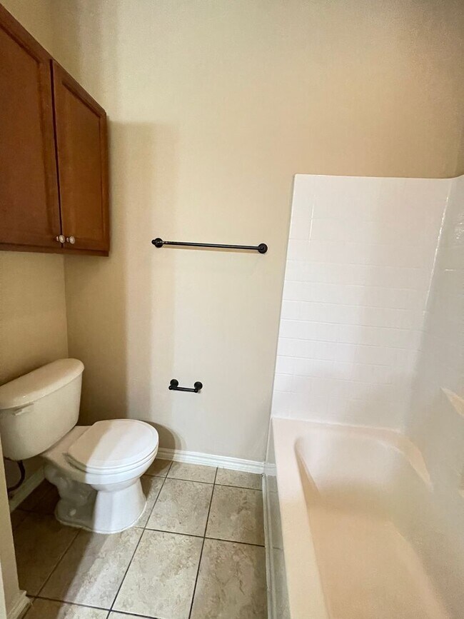 Building Photo - 2408-2410 Ravenwood Court