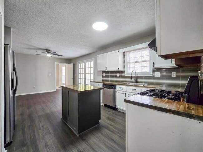 Building Photo - 3319 Clemons Rd