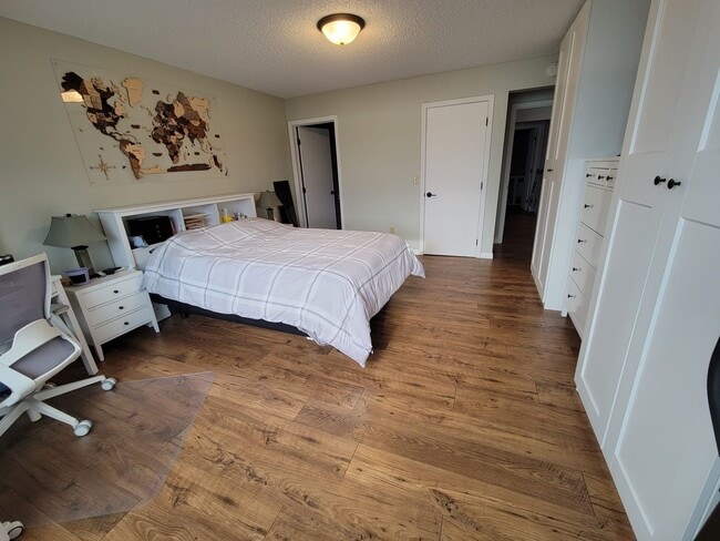 Building Photo - Lake Front Condo in Battle Creek