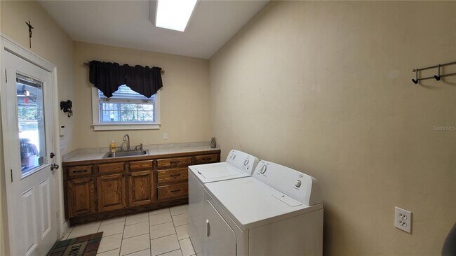 Building Photo - 8762 FL-26