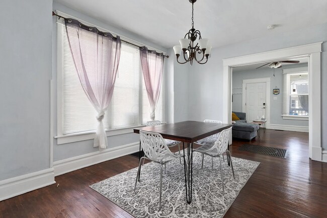 Building Photo - 477 E Gates St