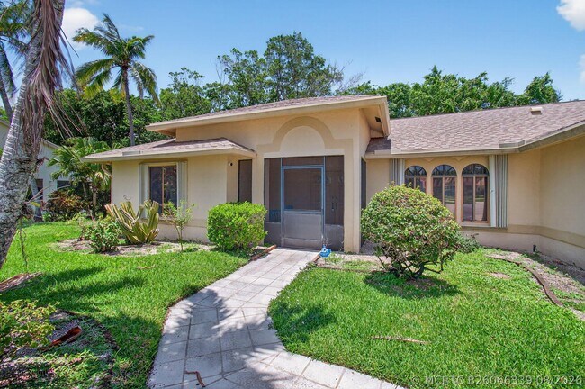 Building Photo - 2925 Riviera Dr