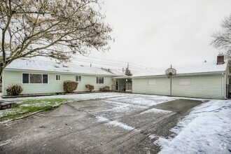 Building Photo - Charming Single Story on Large lot in Sumner