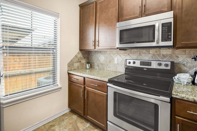 Building Photo - AUGUST PRE-LEASE Spacious 3 Bedroom 2.5 Bathroom Townhome with Covered Parking