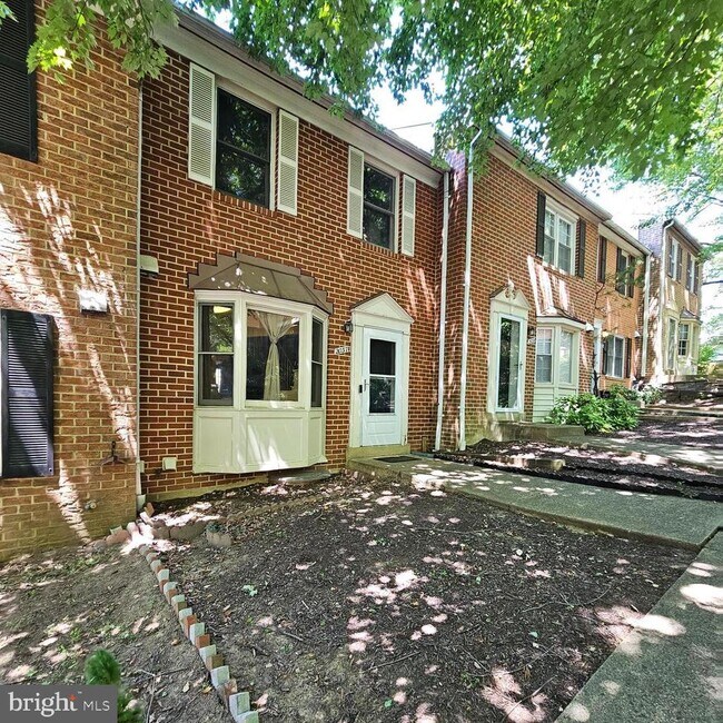Building Photo - 2037 S Glebe Rd