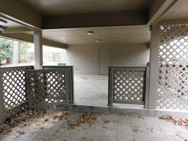 Building Photo - Magnolia Plantation Home