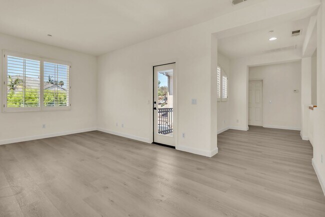 Building Photo - 10 Clearwater Cove