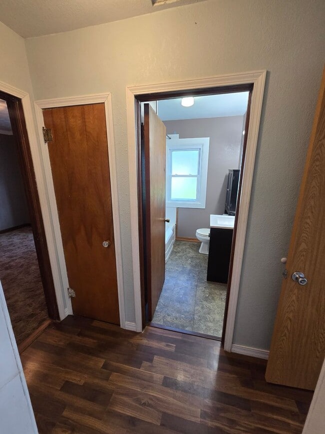 Building Photo - 3 bedroom, large privacy fenced in yard, oversized garage