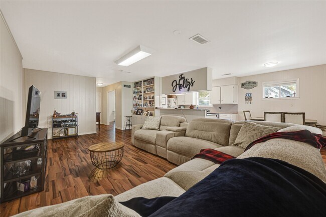 Building Photo - 1109 Frances Dr