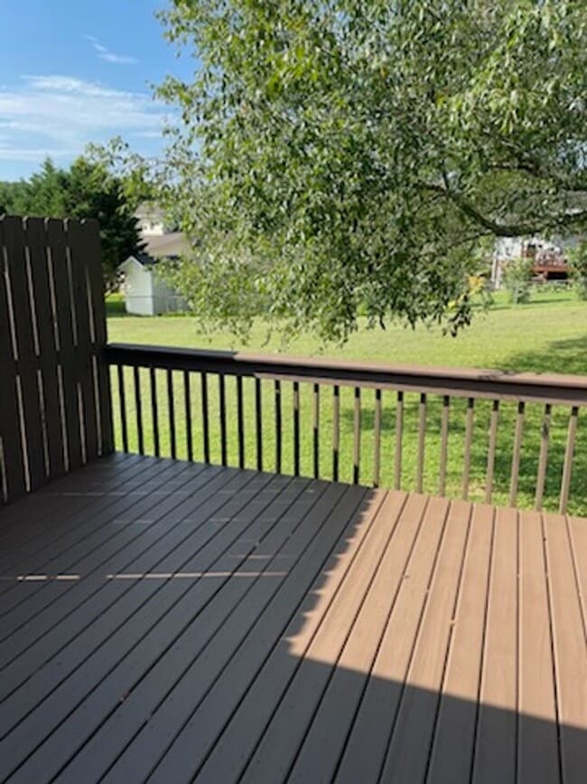 Building Photo - Duplex with garage
