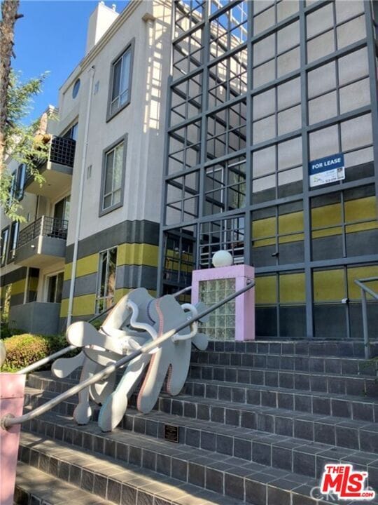 Building Photo - 884 Palm Ave