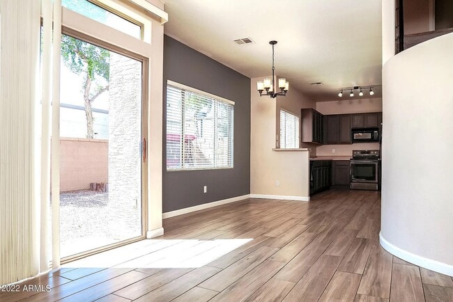 Building Photo - 1015 S Val Vista Dr