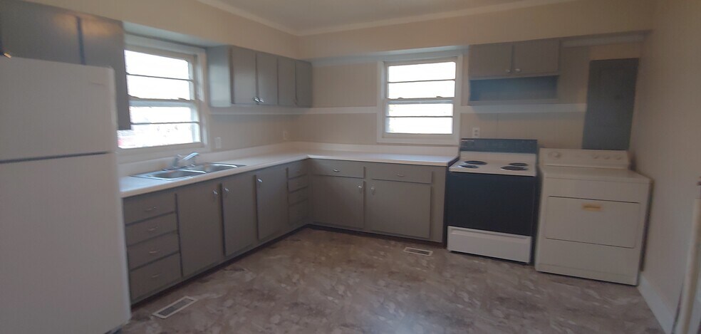 Building Photo - 331 Lilleston Ave
