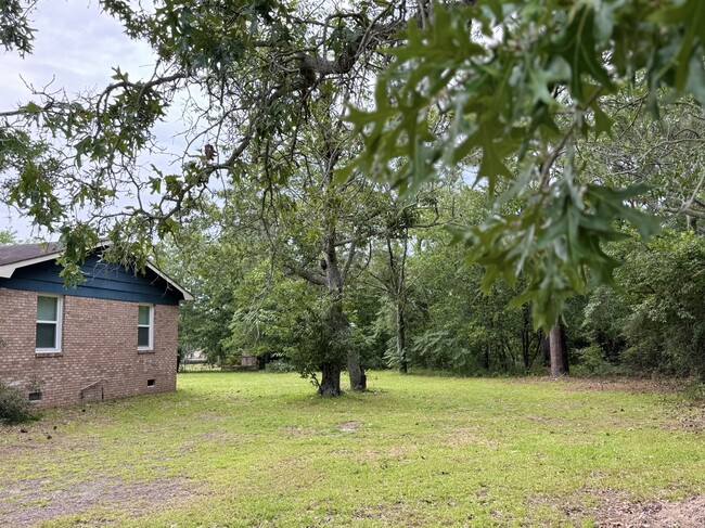 Building Photo - 110 Whispering Pines Terrace