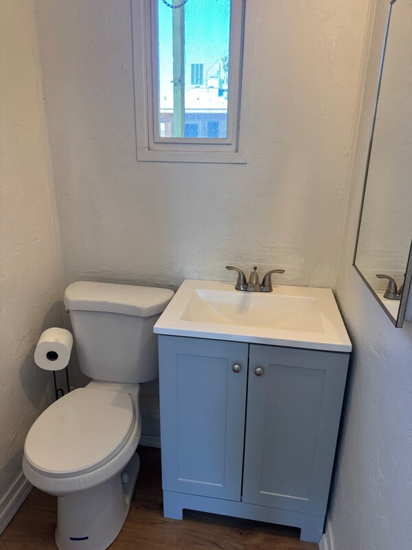 Building Photo - 1540 E Miles St