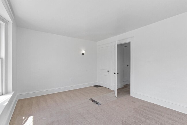 Building Photo - Coming Soon! Bright 3 Bedroom, 1.5 Bath Ho...