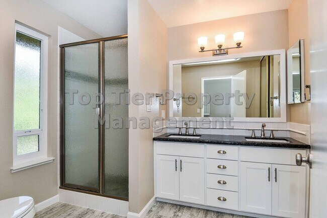 Building Photo - Beautiful 3 Bd/2.5 Ba/1697 sf Walnut Creek townhouse in desirable neighborhood! Available April 1st!