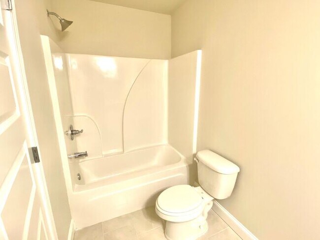 Building Photo - 538 Walton Dr