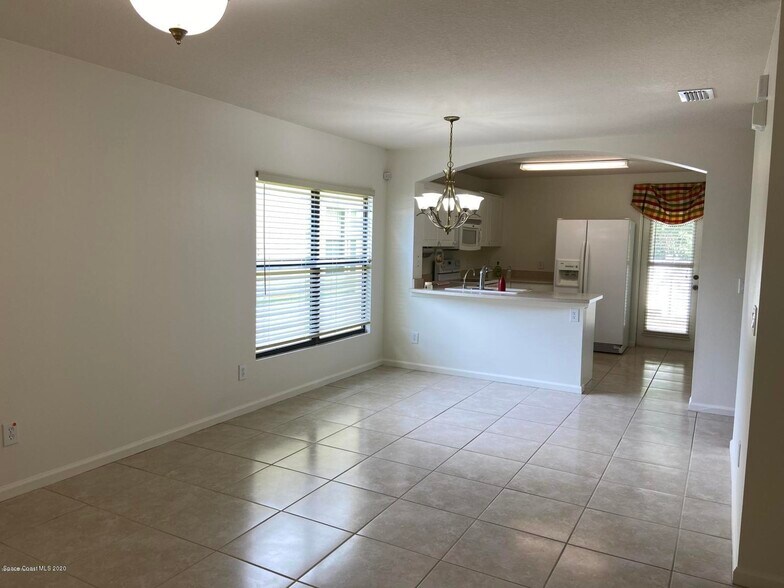 Living Area - 1120 Luminary Cir