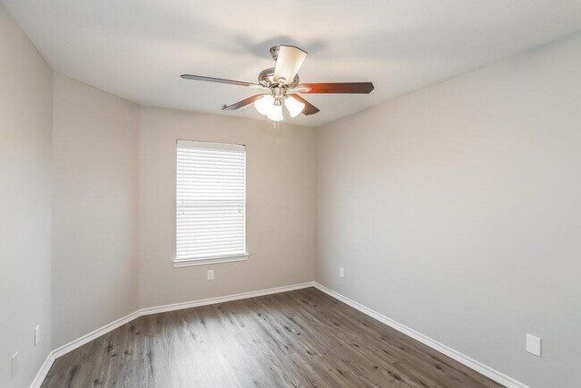 Building Photo - 4939 Forest Hurst Dr