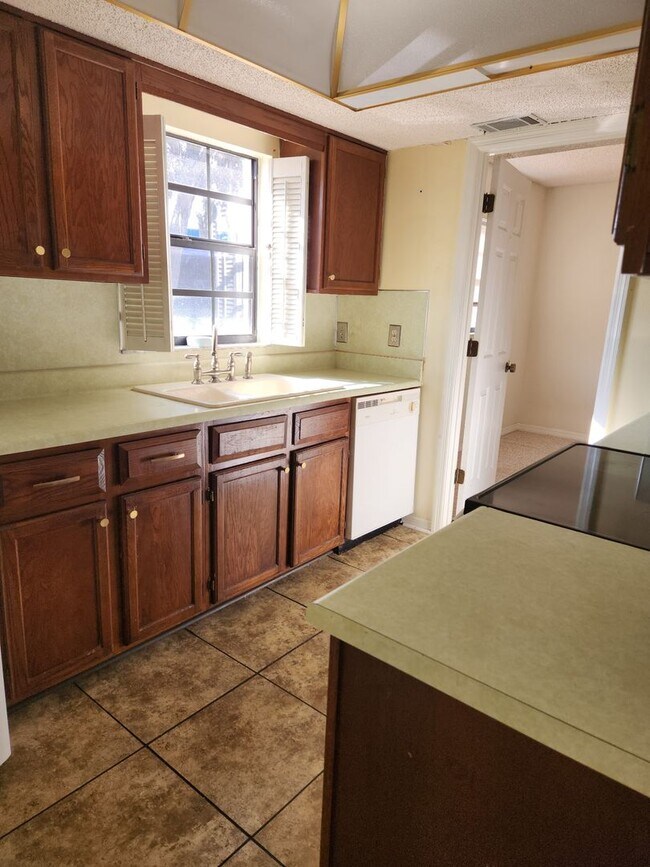 Building Photo - 3/2 Condo In +55 Community Leesburg