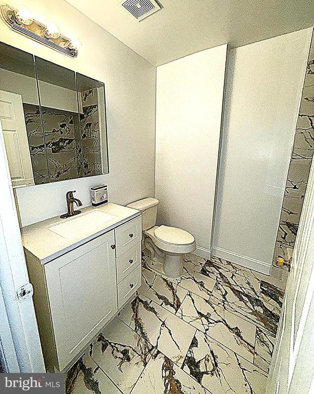 Building Photo - 3921 Woodhue Pl