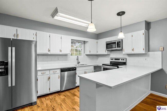 Building Photo - 215 Darrell Dr