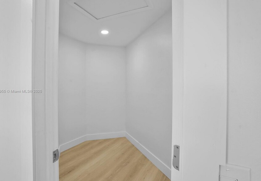 Building Photo - 9354 Arborwood Cir