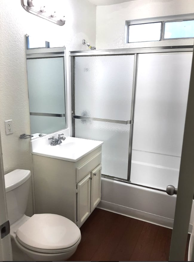 Building Photo - 734-736 E 80th