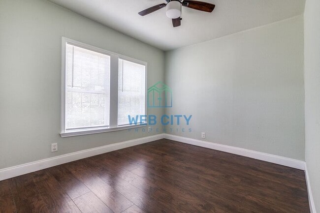 Building Photo - 2926 Carpenter Ave