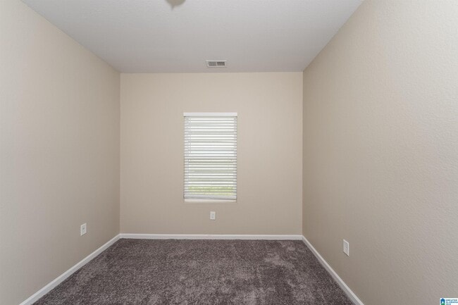 Building Photo - 355 Farmhouse Ln N