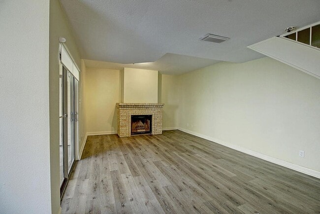 Building Photo - 2314 Capitan Dr
