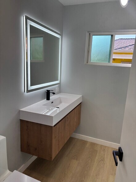 Building Photo - 11707 Atkinson Ave