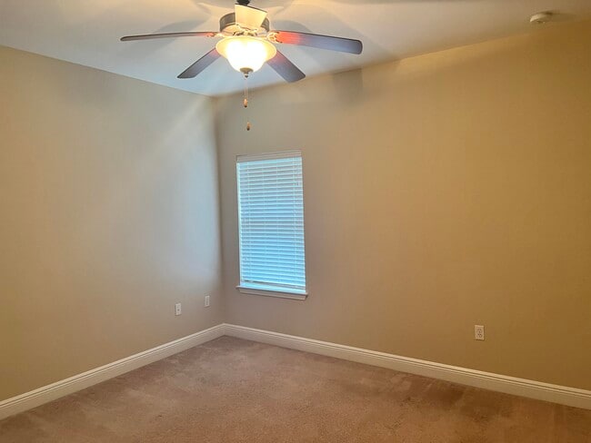 Building Photo - 123 Crab Apple Ave