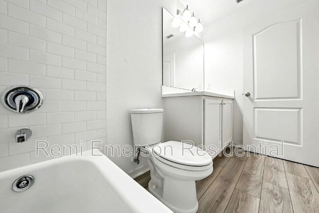 Building Photo - 700 Benoi Dr