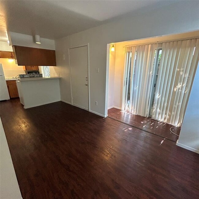 Building Photo - 1011 W 23rd St