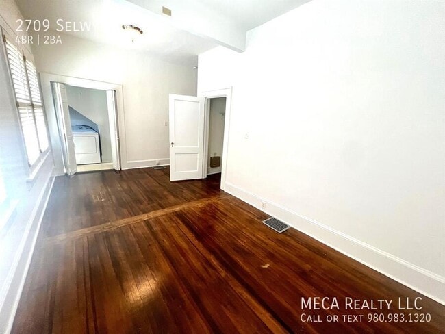 Building Photo - 2709 Selwyn Ave