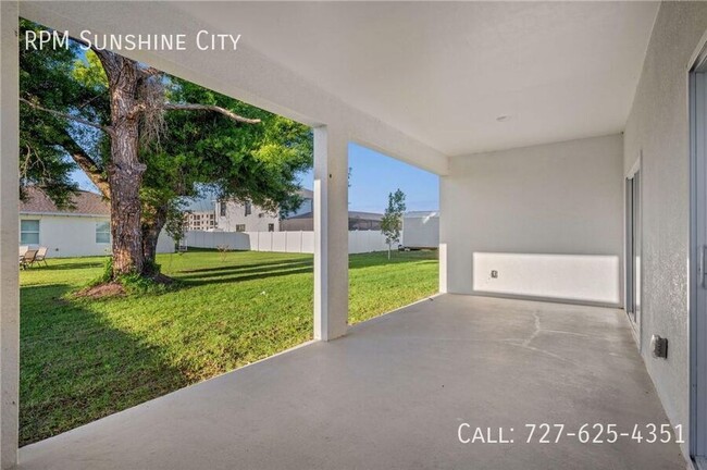 Building Photo - Sophisticated Cape Coral Home – Spacious 4...