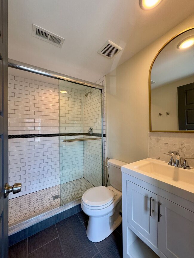 Building Photo - Elegant 3 Bedroom/3.5 Bathroom Townhome in...