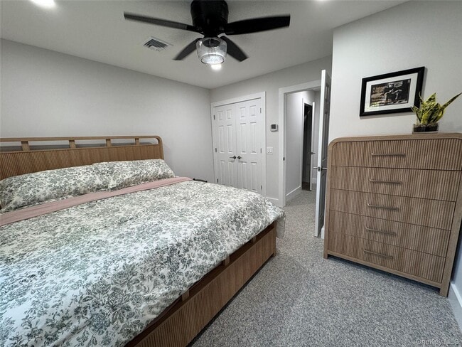 Building Photo - 49 Canoe Place Rd