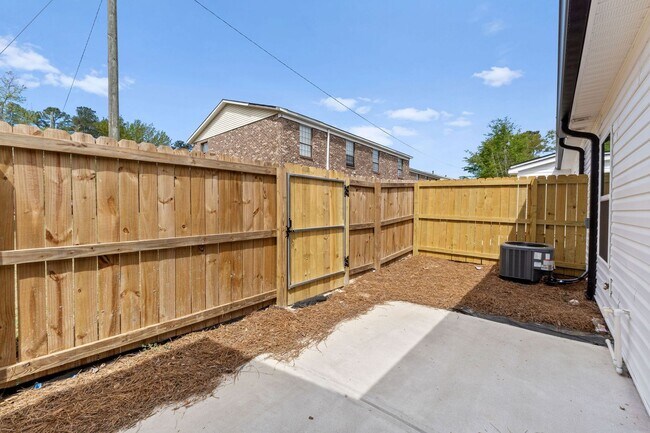 Building Photo - 2219 Archer Ln