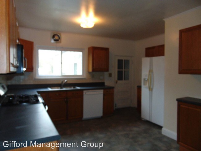 Building Photo - 5 br, 3 bath House - 4116 Gosnold Ave