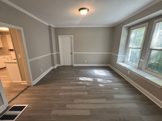 Building Photo - Completely Renovated 3 Bed / 2 Bath Home!