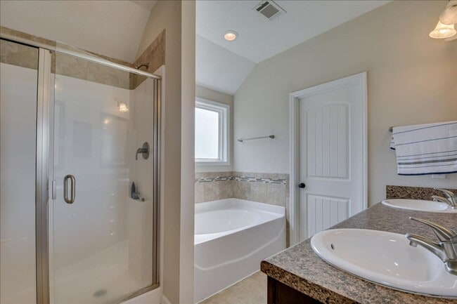 Building Photo - 4 bed, 2.5 bath home on corner lot with 2 car garage and fenced in back yard