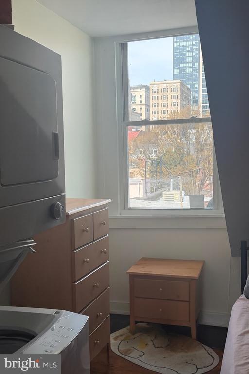 Building Photo - 1209 Spruce St