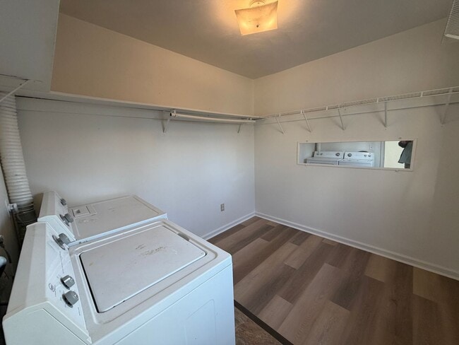 Building Photo - Roanoke County Duplex