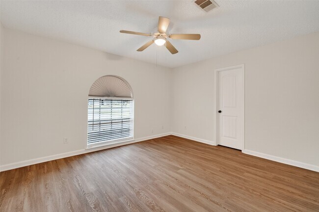 Building Photo - 9538 Ravensworth Dr