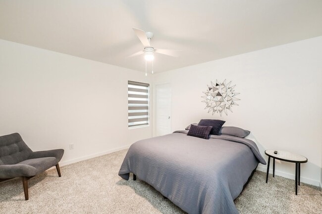 Building Photo - 305 Deer Path Lp